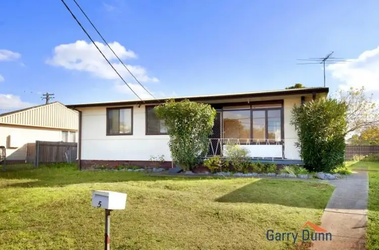 5 Compton Ave, Lurnea NSW 2170