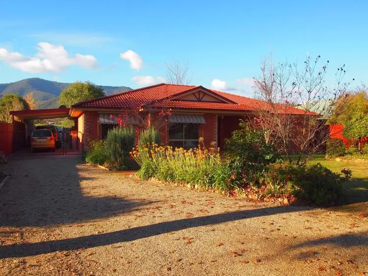 149 Station Street, Porepunkah VIC 3740