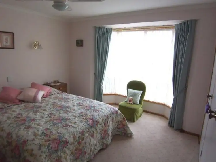 Seventh view of Homely house listing, 2 Norman Crt, Bright VIC 3741