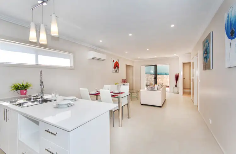 2/71 Bennelong Crescent, Macquarie ACT 2614