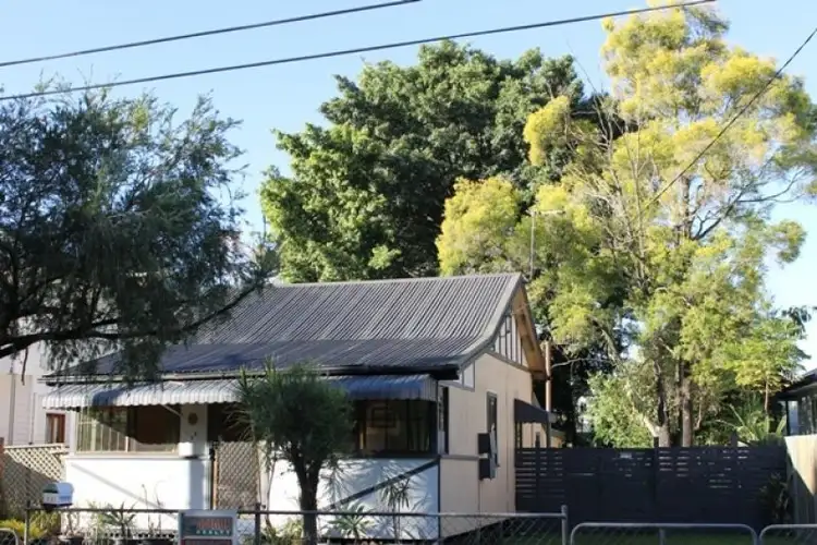 16 Griffith Street, Sandgate QLD 4017