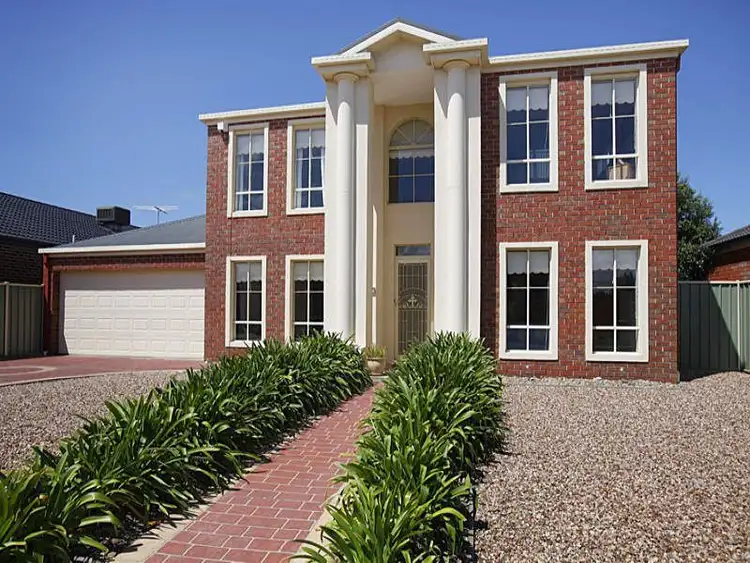 12 Brampton Close, Point Cook VIC 3030