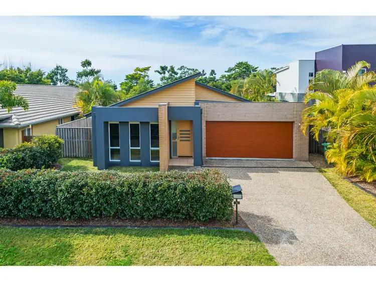 6 Twynam Mews, Pacific Pines QLD 4211