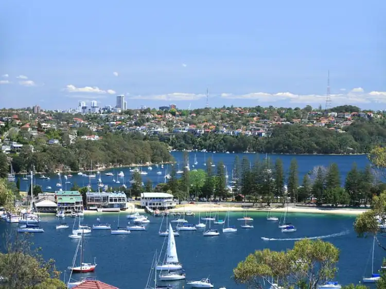 32 Peronne Ave, Clontarf NSW 2093