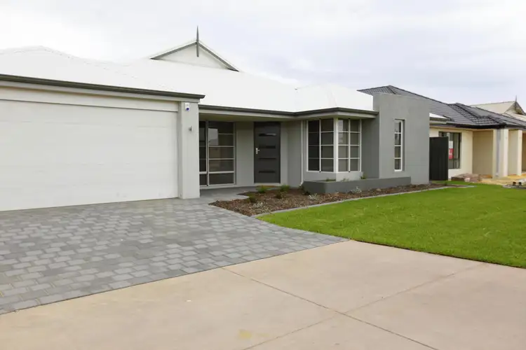 32 Benalla Drive, Harrisdale WA 6112