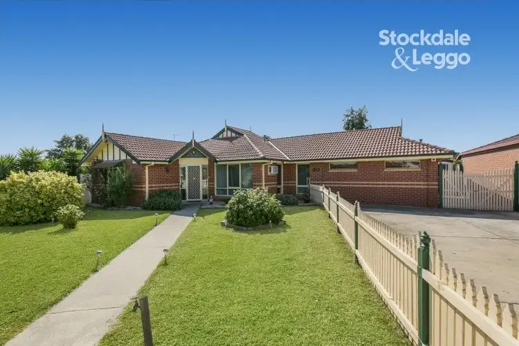 37 WAVERLEY PARK DRIVE, Cranbourne North VIC 3977