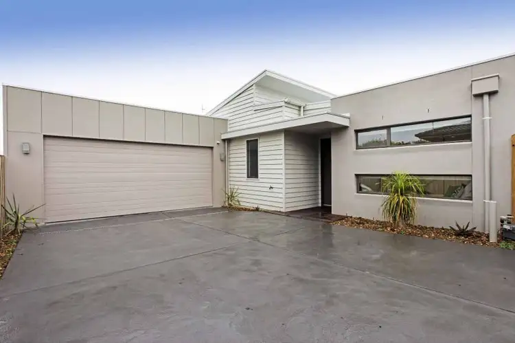 2/207 West Fyans Street, Newtown VIC 3220