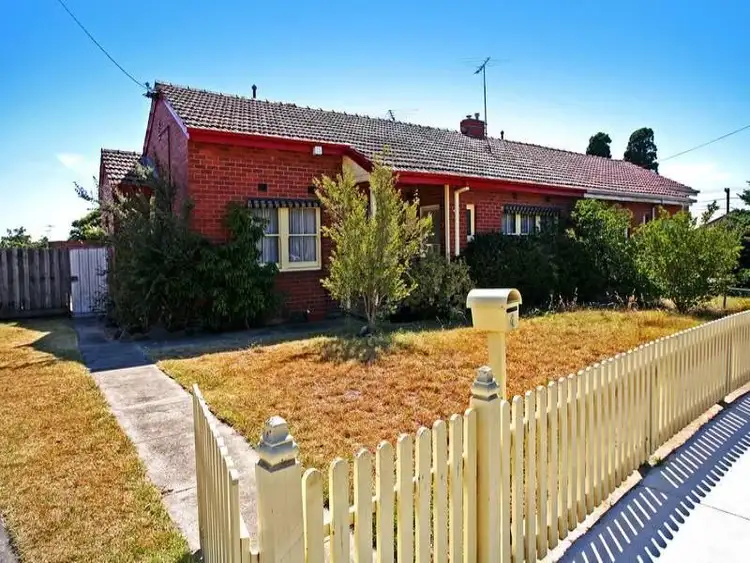 4 Pattison Avenue, North Geelong VIC 3215
