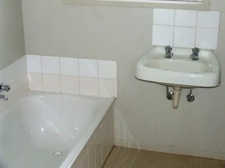 Fifth view of Homely house listing, 2 Carcoola Avenue, Myrtleford VIC 3737