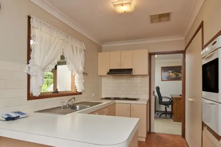 Fifth view of Homely house listing, 2 Yungana Place, Glenfield Park NSW 2650