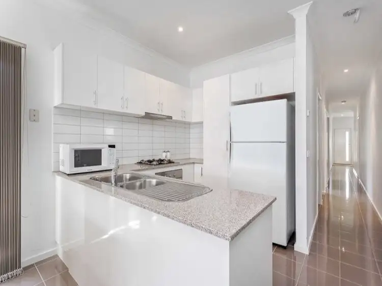 1/28 Whitlam Green, Point Cook VIC 3030