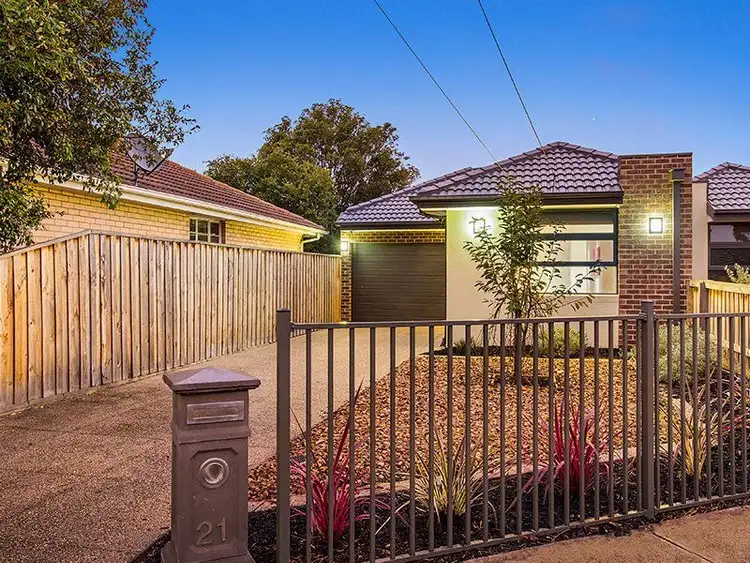 21 Dove Avenue, Altona VIC 3018