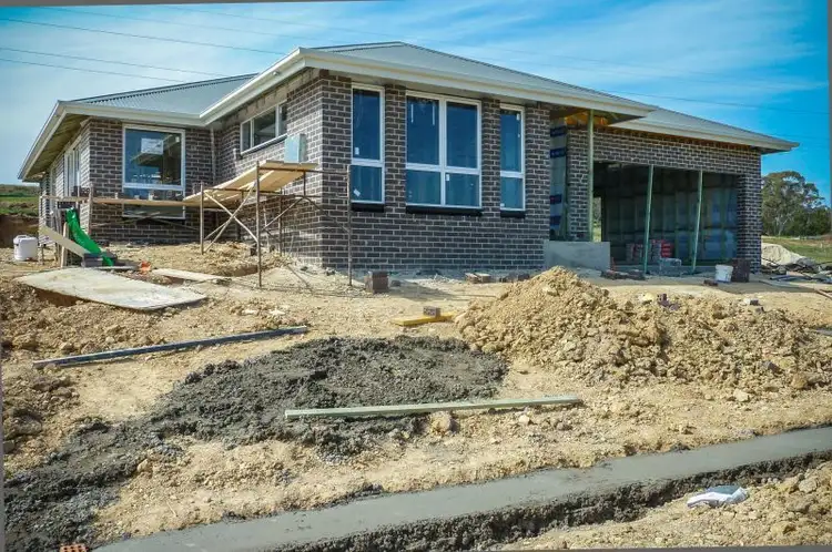 75 Botanic Way, Orange NSW 2800