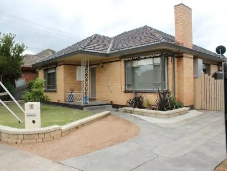 10 Chifley Avenue, Altona VIC 3018