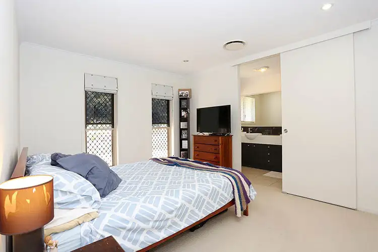 11 Heights Road, Beerwah QLD 4519