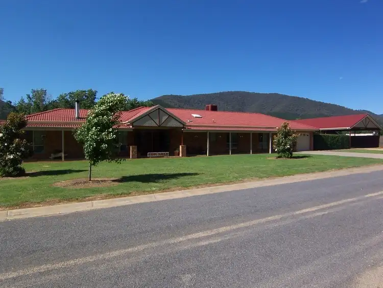 5 Paiano Lane, Bright VIC 3741