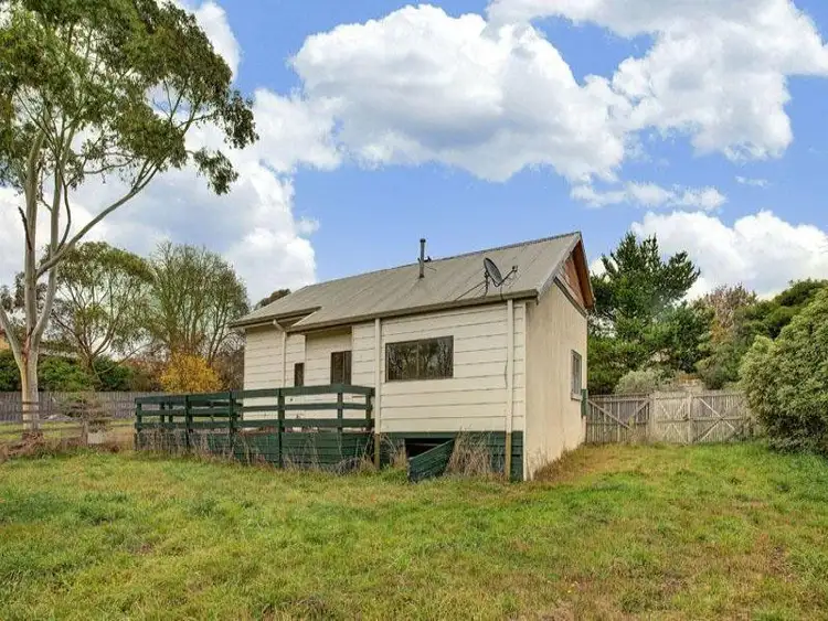16 POWLETT STREET, Kilmore VIC 3764