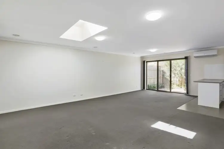 Fourth view of Homely unit listing, 2/8 WILLIAM STREET, Cranbourne VIC 3977