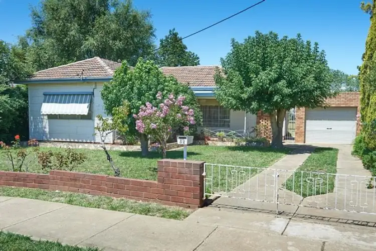 52 Tichborne Crescent, Kooringal NSW 2650
