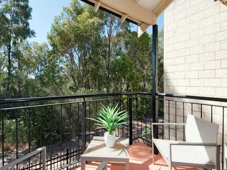 24/21 Oakmont Avenue, Meadow Springs WA 6210