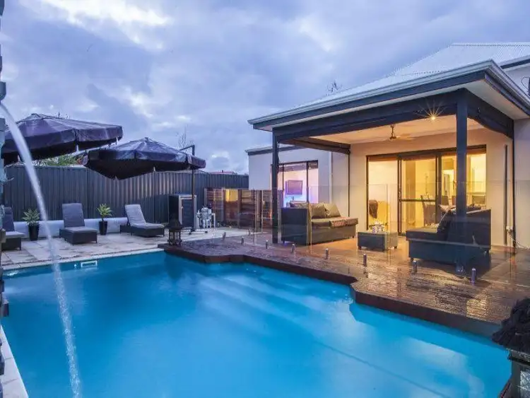 Second view of Homely house listing, 6 Deveraux Crescent, Aveley WA 6069