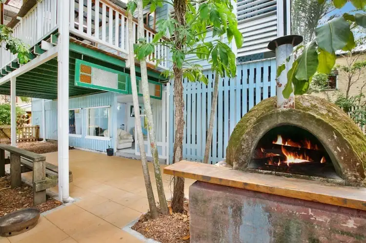 8/404 McCoombe St, Mooroobool QLD 4870