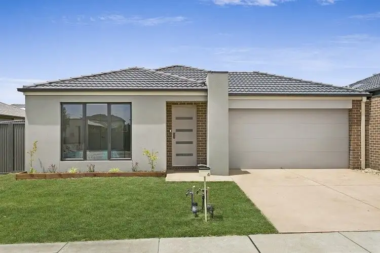 4 CANMORE STREET, Cranbourne East VIC 3977