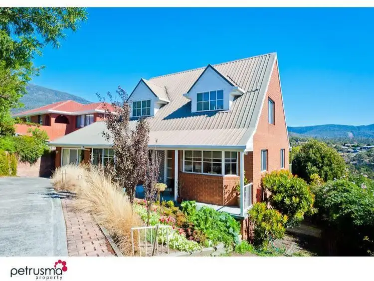 31 Susan Parade, Lenah Valley TAS 7008