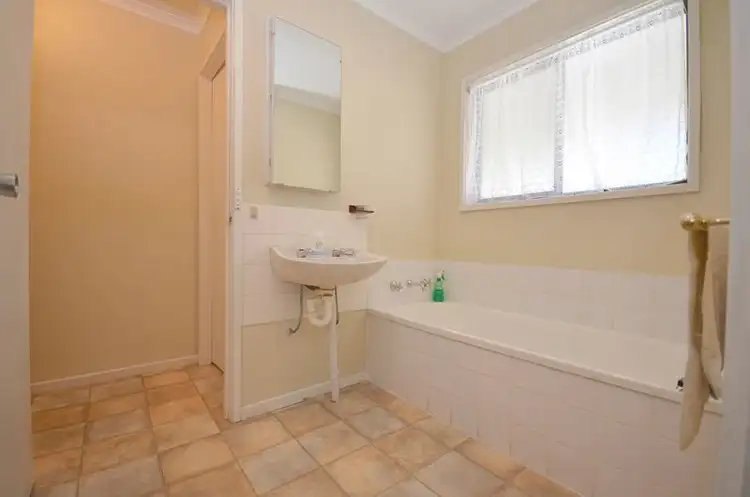 Sixth view of Homely house listing, 2 Calder Court, Horsham VIC 3400