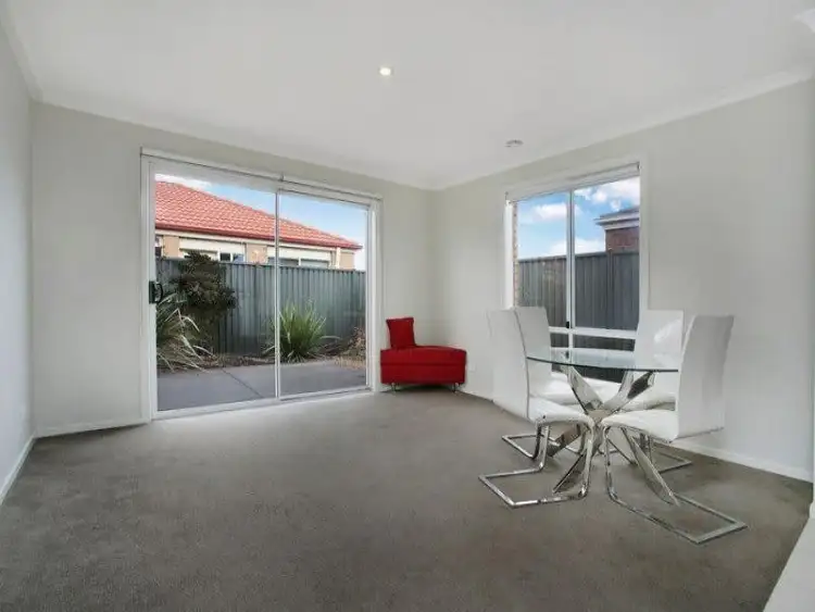 15 Duncombe Park Way, Deer Park VIC 3023