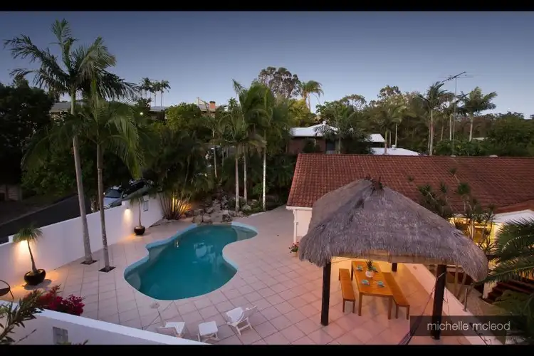 1 Oolyie Close, Chapel Hill QLD 4069