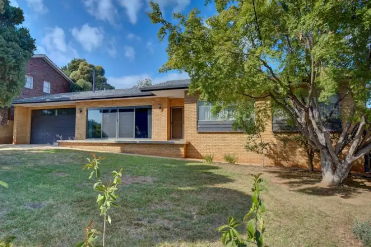 10 Coogan Street, Mount Austin NSW 2650