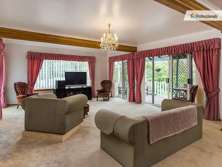 9 Yeerinbool Court, Arana Hills QLD 4054