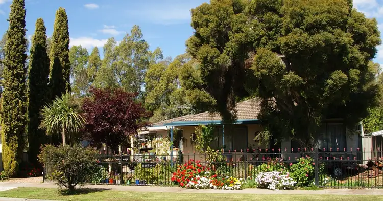 Main view of Homely house listing, 5 Beverley, Kangaroo Flat VIC 3555