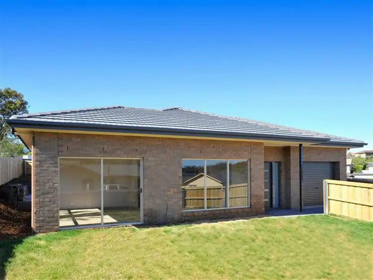 2/105 Bass Street, Warrane TAS 7018