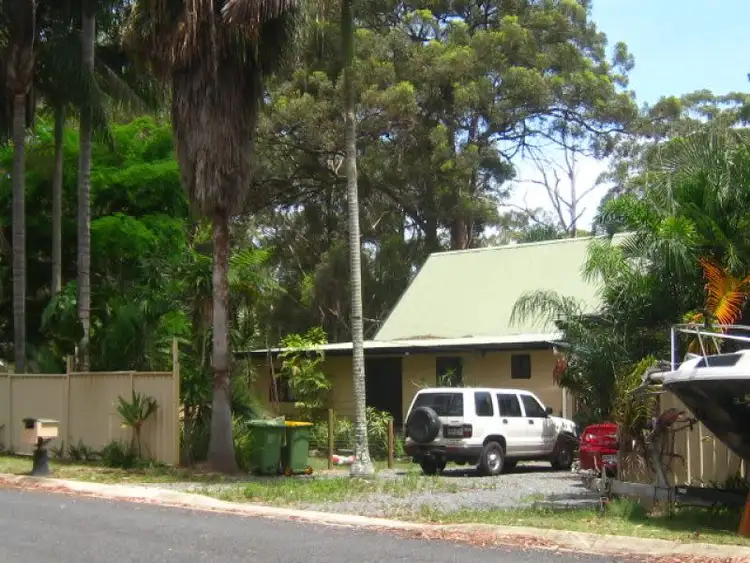 76 Channel St., Russell Island QLD 4184