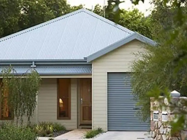Cottage 1/3 Rotary Drive, Bright VIC 3741