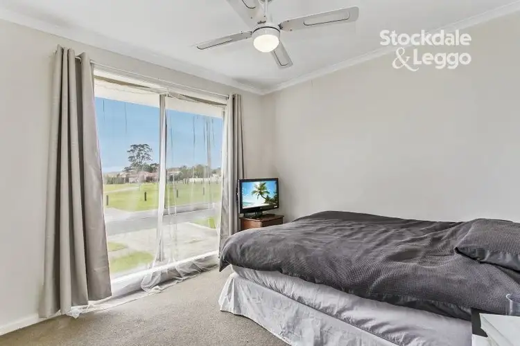 Sixth view of Homely house listing, 4 LOGANBERRY CLOSE, Cranbourne North VIC 3977