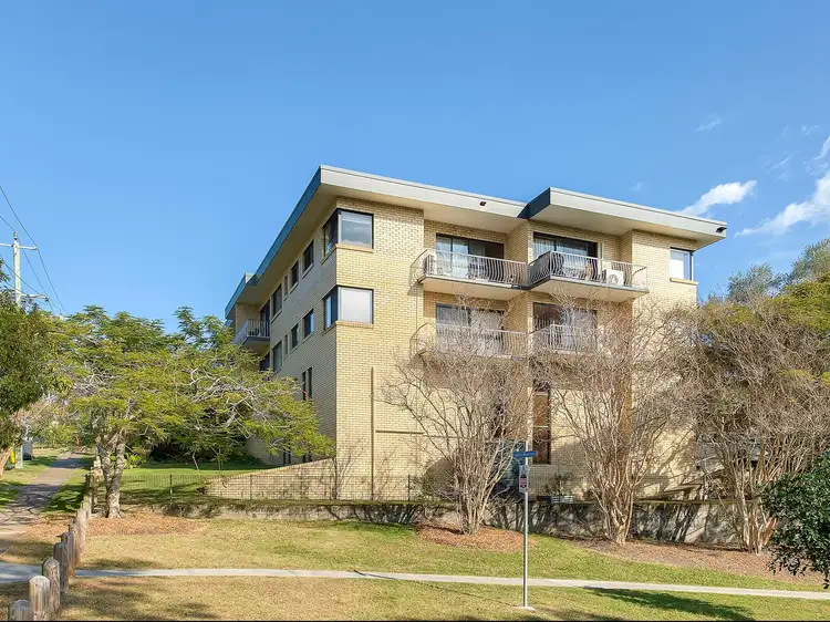 1/70 McLay Street, Coorparoo QLD 4151