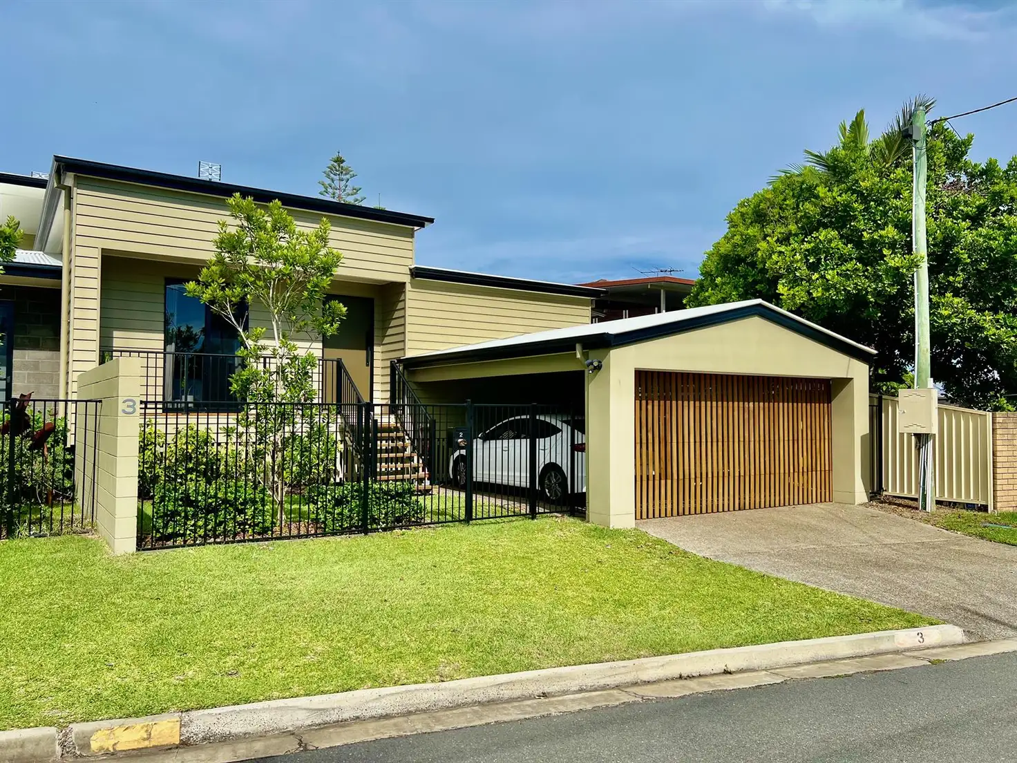 Main view of Homely semi-detached listing, 2/3 Dimitri ave, Biggera Waters QLD 4216