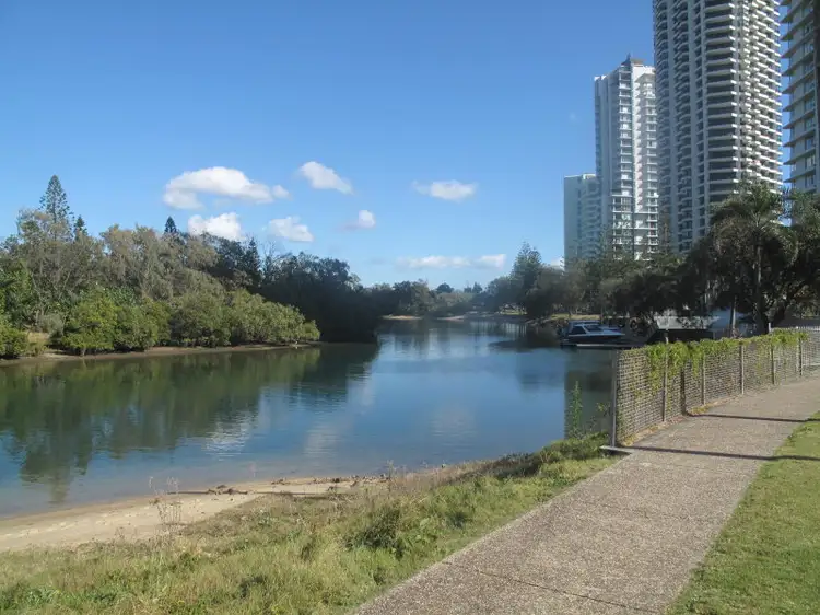 2/1-3 Pacific Street, Main Beach QLD 4217