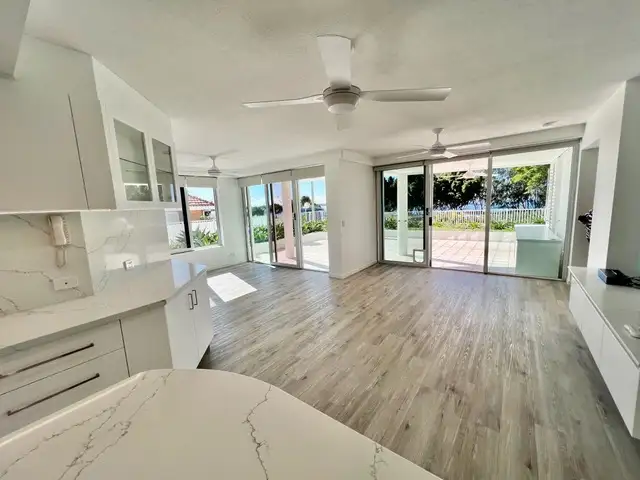 2/242-244 Marine Parade, Labrador QLD 4215