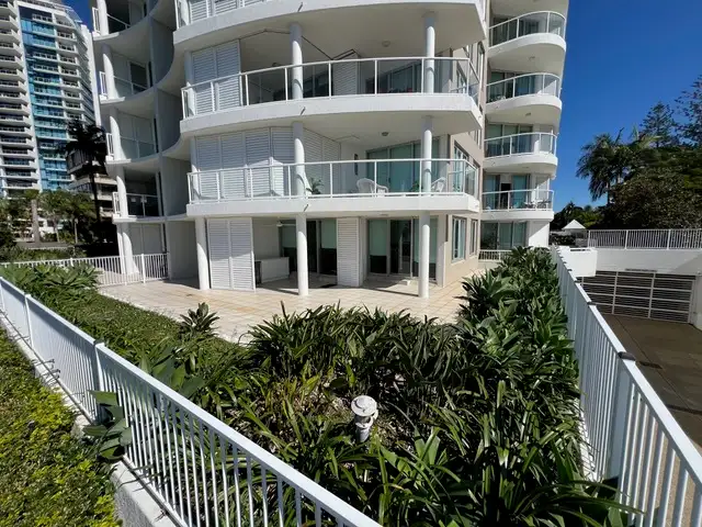 2/242-244 Marine Parade, Labrador QLD 4215