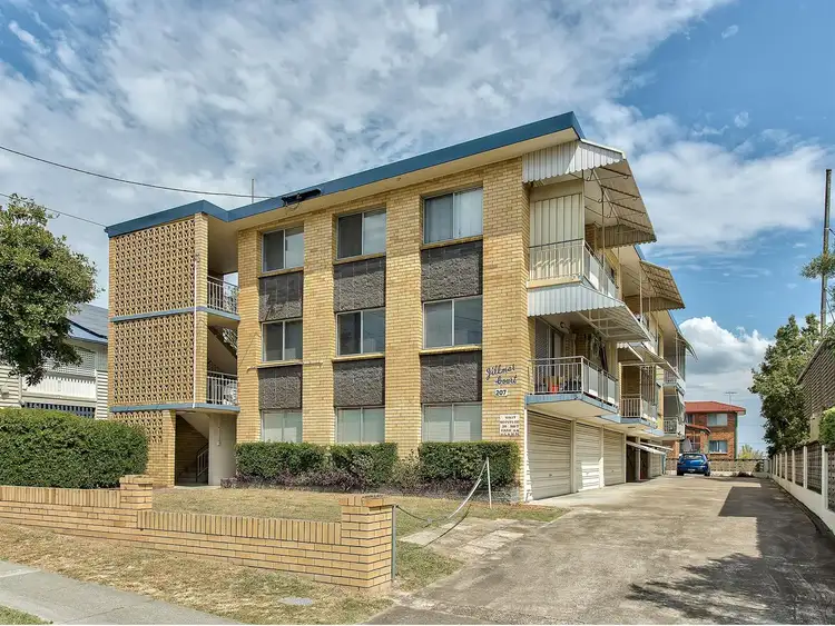 2/207 Cavendish rd, Coorparoo QLD 4151
