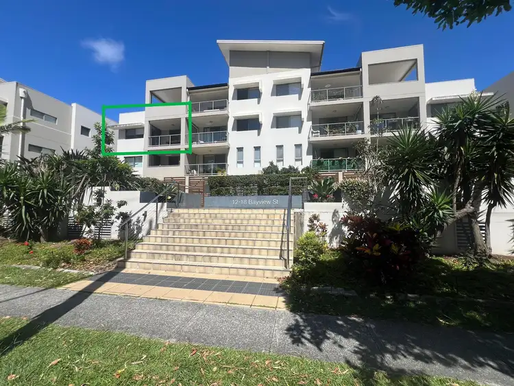 12-18 Bayview St