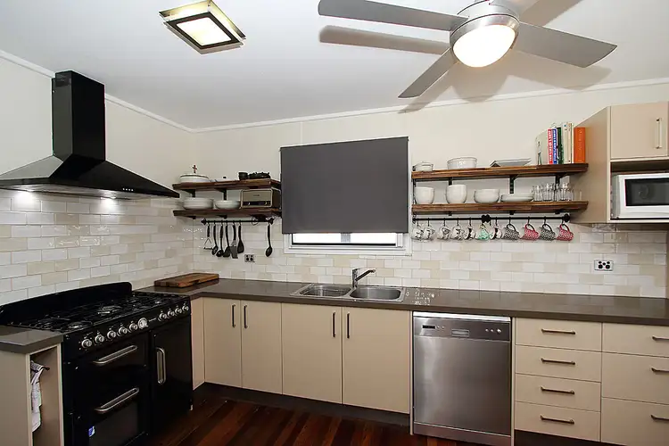 1 Arura Street, Mansfield QLD 4122