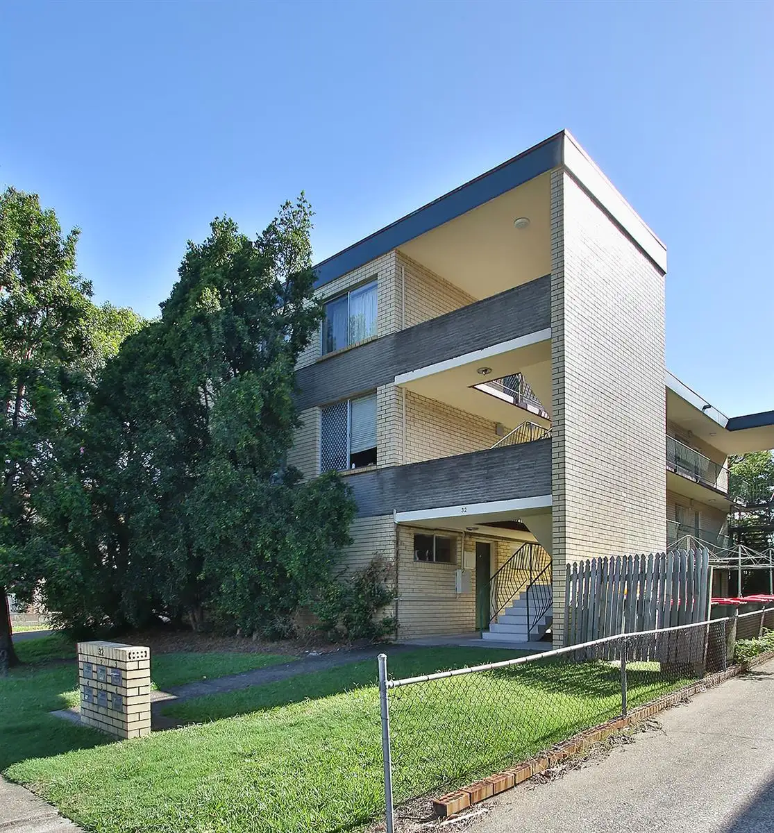 Main view of Homely unit listing, 4/32 Macaulay Street, Coorparoo QLD 4151