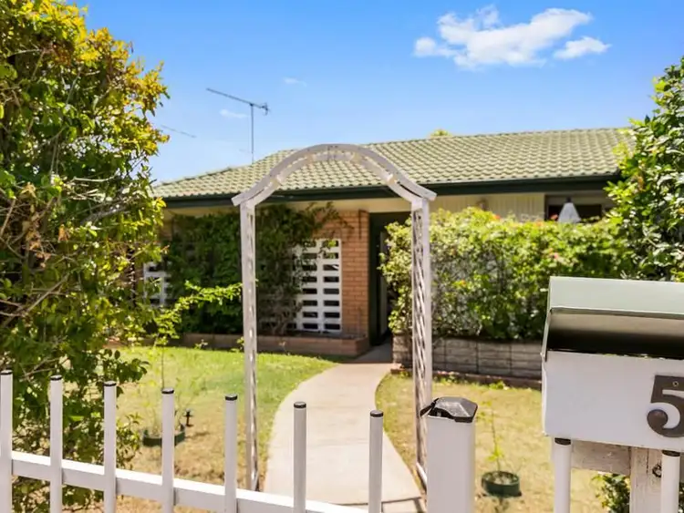 5 Cresthaven Drive, Mansfield QLD 4122