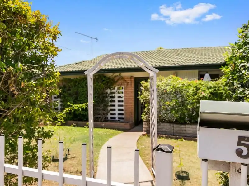 Main view of Homely house listing, 5 Cresthaven Drive, Mansfield QLD 4122