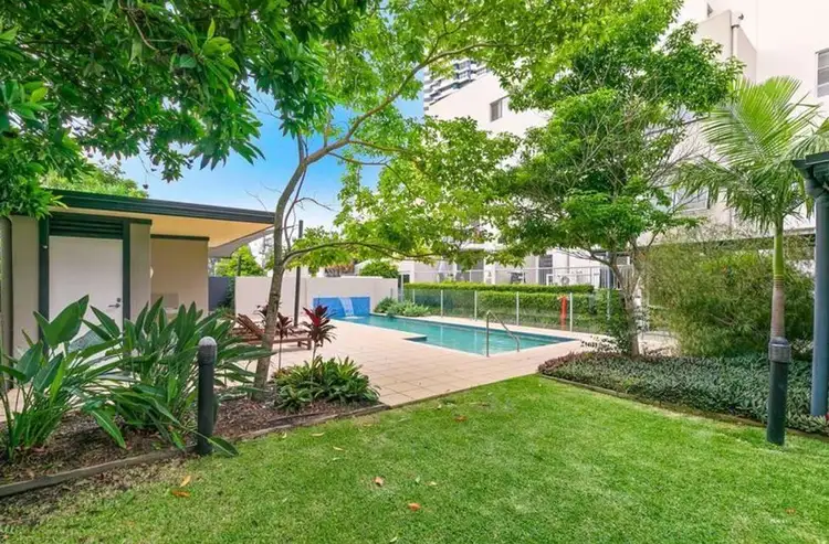 14/12 Bayview Street, Runaway Bay QLD 4216